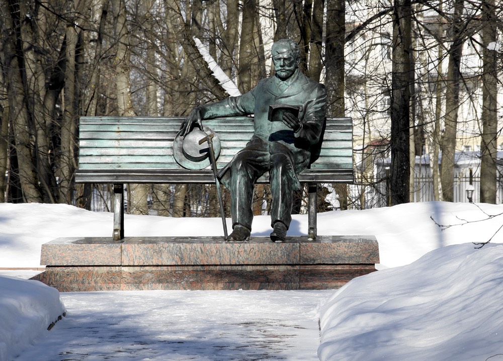 Памятник чайковскому в москве